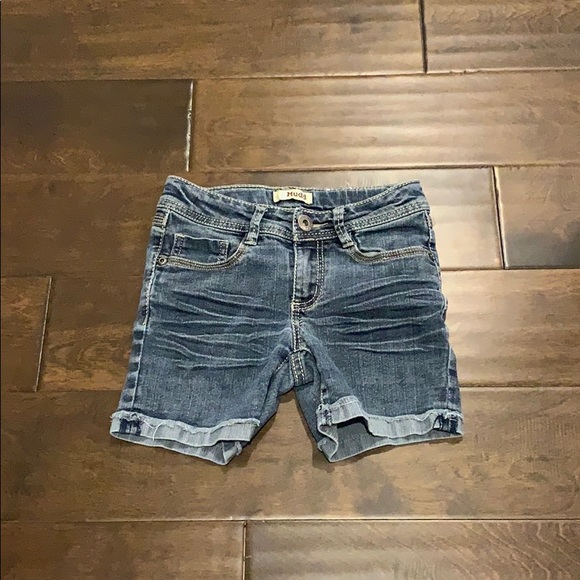 ♥️$8 or 3/$15 Pre-loved Mudd Jean Shorts - Picture 1 of 4